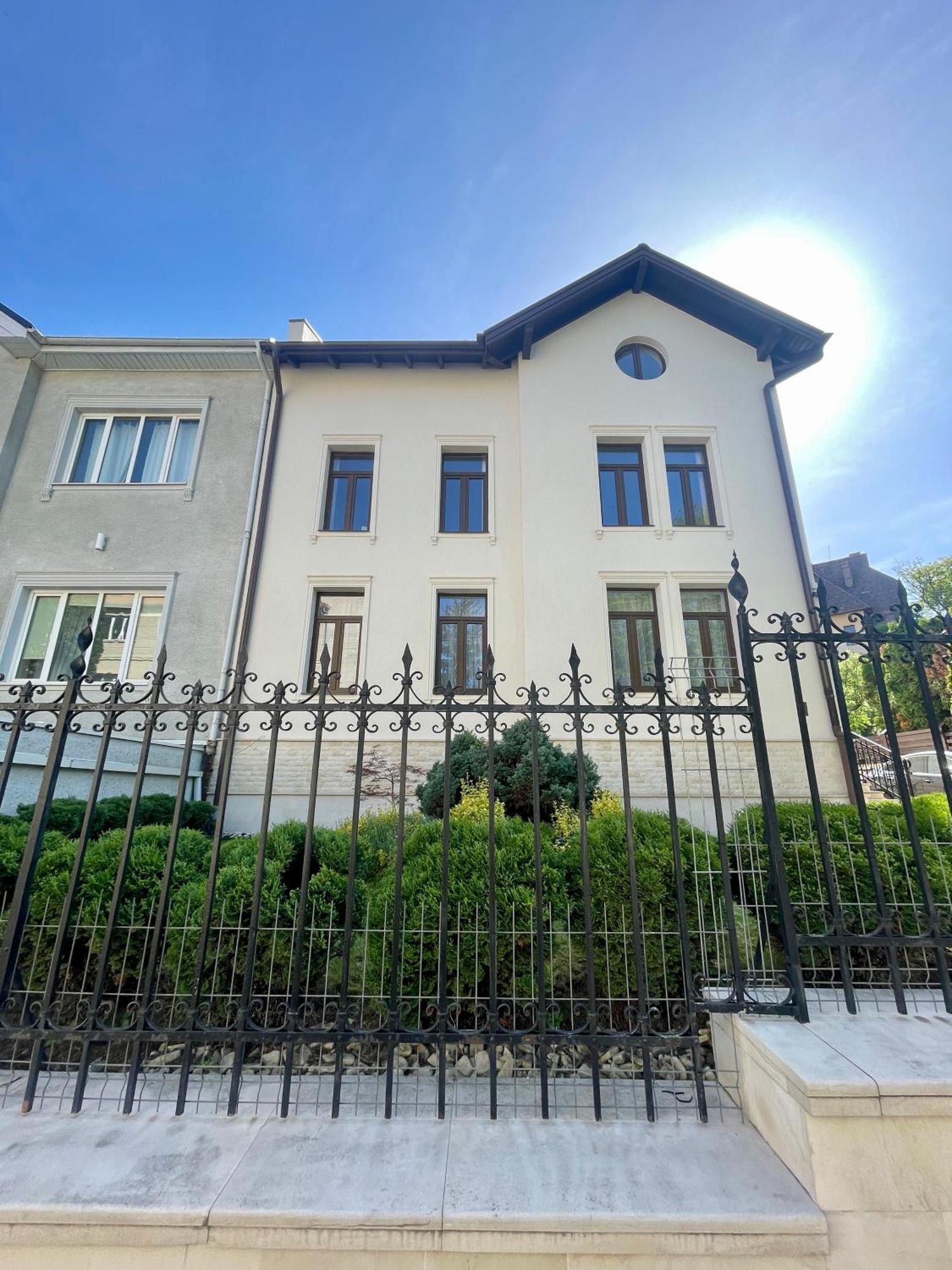 Enjoy Apartments - Spacious Retreat In Our Villa Cluj-Napoca Exteriör bild